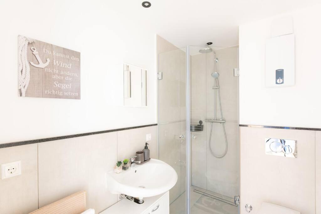 - Sea Apartment Duisburg Center & Parking Spaces & Kingsize Bett - Central Station Hbf - Exterior foto