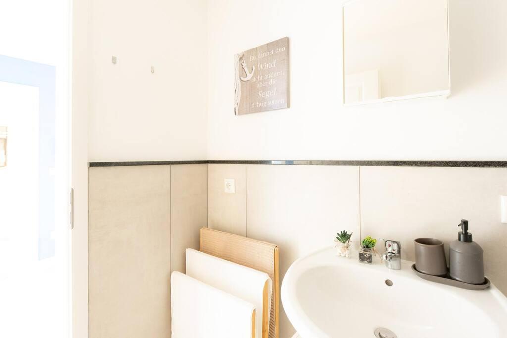 - Sea Apartment Duisburg Center & Parking Spaces & Kingsize Bett - Central Station Hbf - Exterior foto